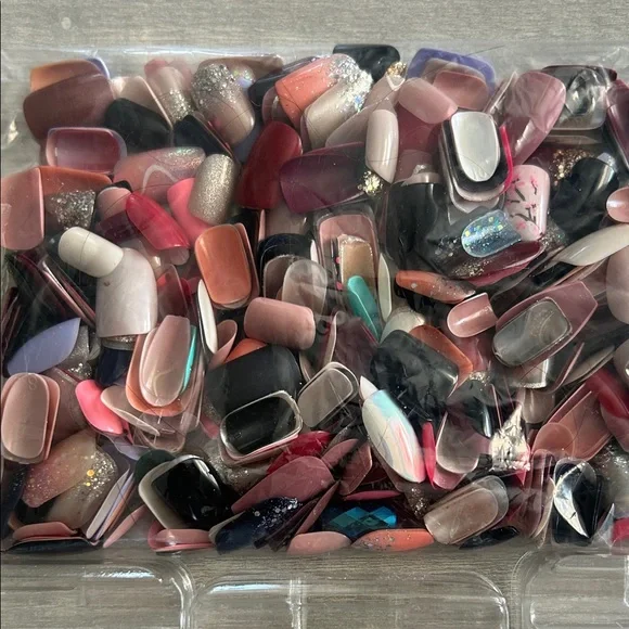 Kiss Brand - Bundle of Press on Nails - Mixed sizes/colors (not full sets) - Picture 2 of 10